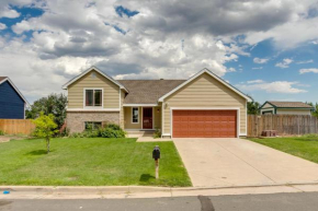 11 Mi to Denver Pet-Friendly Home in Thornton!